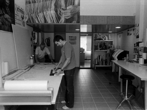 Interior del taller Moncho Miguelez, rotulista.  Francelos